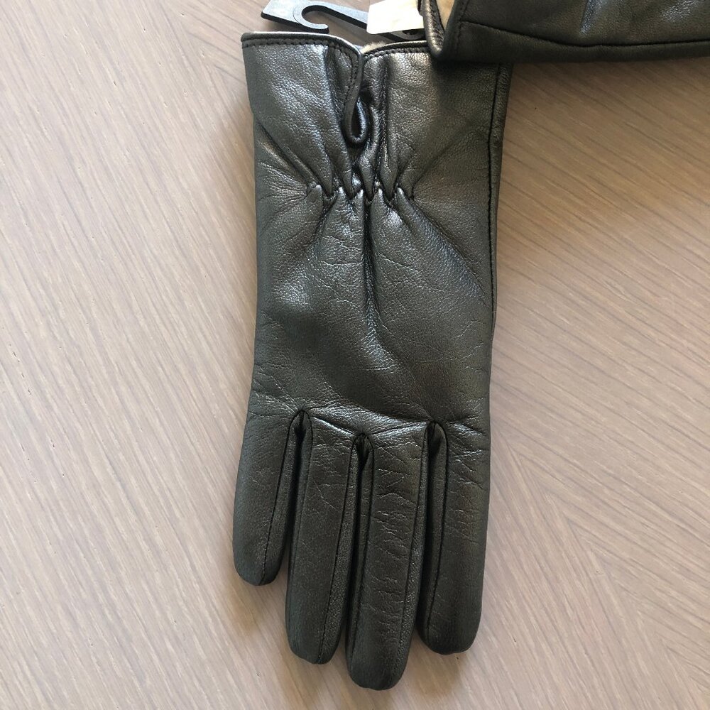 Isotoner Silver Leather Gloves, Size 6.5 - Picture 3 of 7